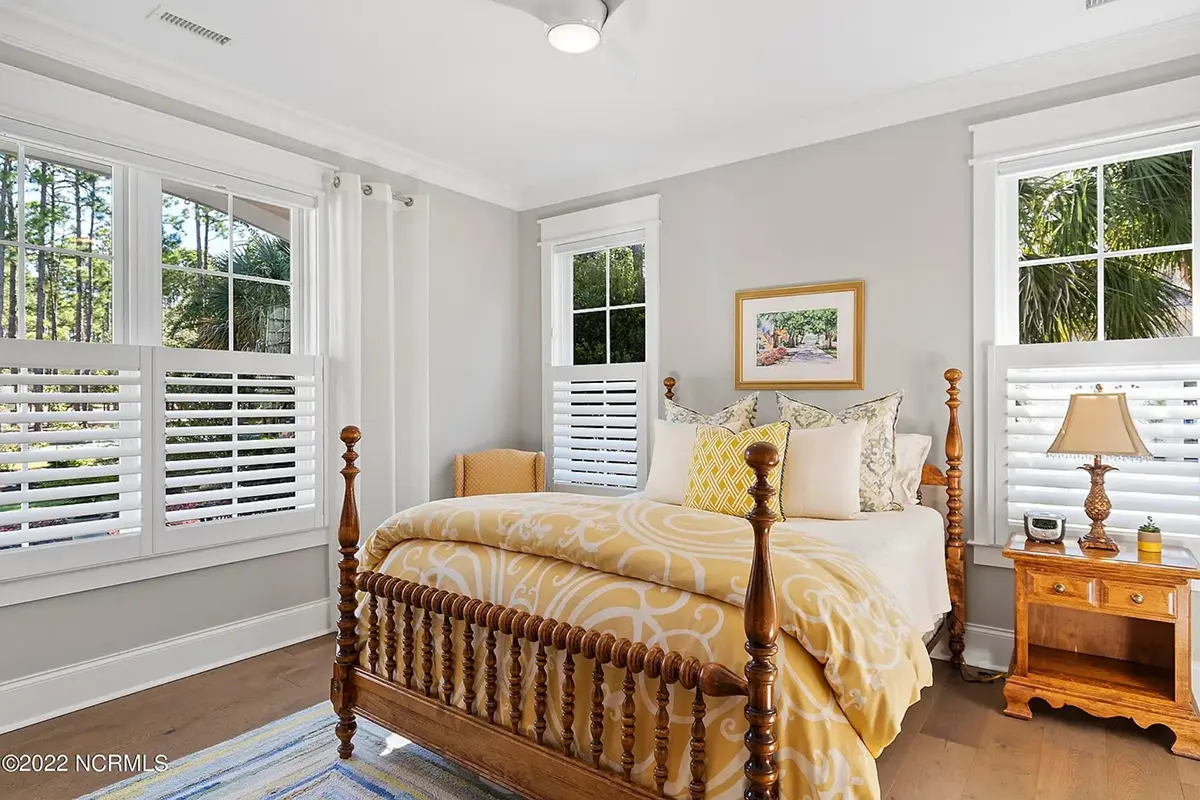 Interior 12 – 1.5-Story House Plan 3783 ft²: 3 Beds, Home Office, 3.5 Baths, Open Floor Plan, 2-Car Garage — 29718R
