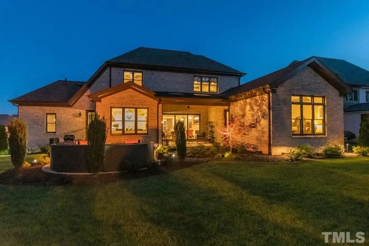 Main Images 4 – 2-Story House Plan 4209 ft²: 5 Beds, 5.5 Baths, Open Floor Plan, 3-Car Garage — 11740R