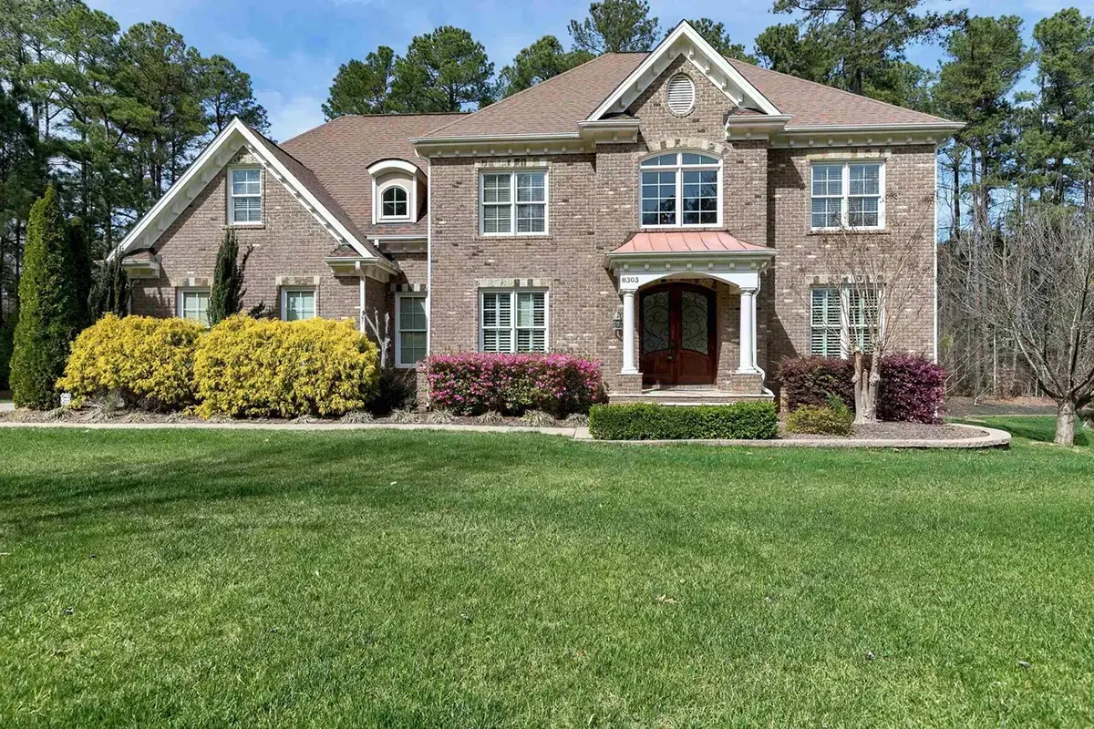 Actual Photos of House 16 – 2-Story House Plan 2519 ft²: 4 Beds, Home Office, 3 Baths, Open Floor Plan, 3-Car Garage — 20216R