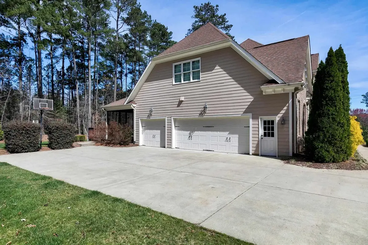 Actual Photos of House 18 – 2-Story House Plan 2519 ft²: 4 Beds, Home Office, 3 Baths, Open Floor Plan, 3-Car Garage — 20216R