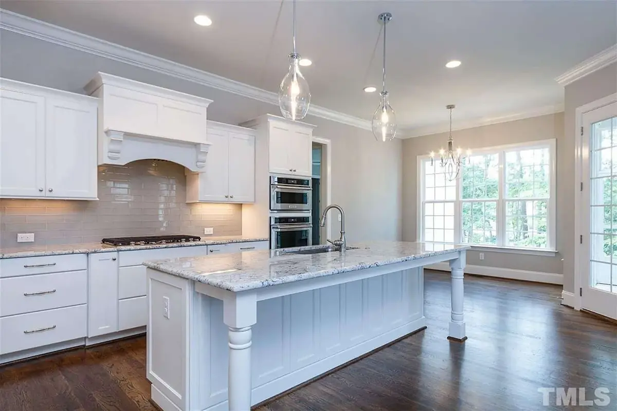Interior 11 – 1.5-Story House Plan 2879 ft²: 4 Beds, 3.5 Baths, Open Floor Plan, 3-Car Garage — 27410R