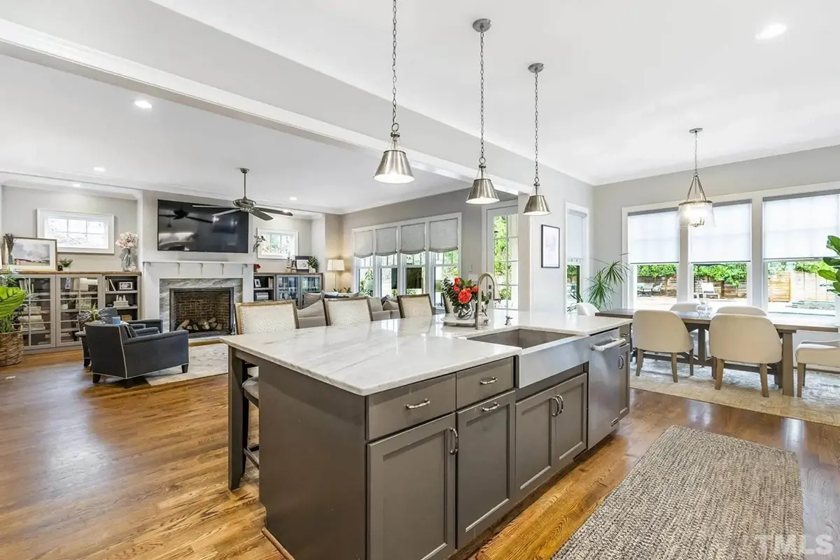 Interior 10 – 2-Story House Plan 4400 ft²: 5 Beds, 5.5 Baths, Open Floor Plan, without Garage — 30387R