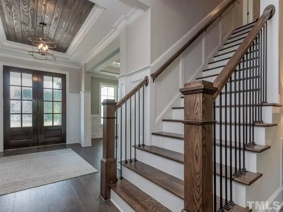 Interior 10 – 1.5-Story House Plan 3912 ft²: 5 Beds, 4.5 Baths, Open Floor Plan, 3-Car Garage — 64220R