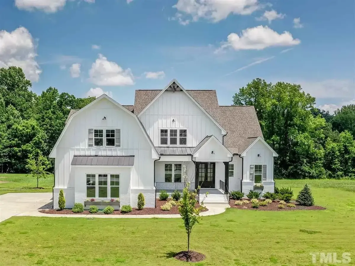 Actual Photos of House 5 – 1.5-Story House Plan 3912 ft²: 5 Beds, 4.5 Baths, Open Floor Plan, 3-Car Garage — 64220R