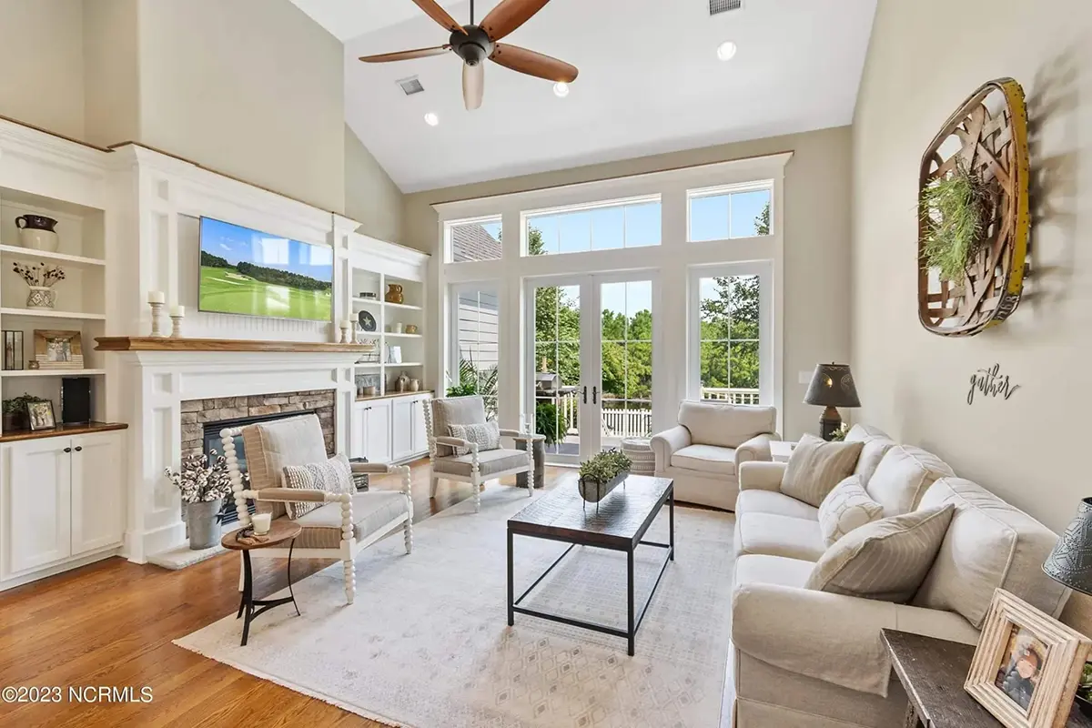 Interior 14 – 1.5-Story House Plan 2663 ft²: 3 Beds, 4 Baths, Open Floor Plan, 2-Car Garage — 94736R