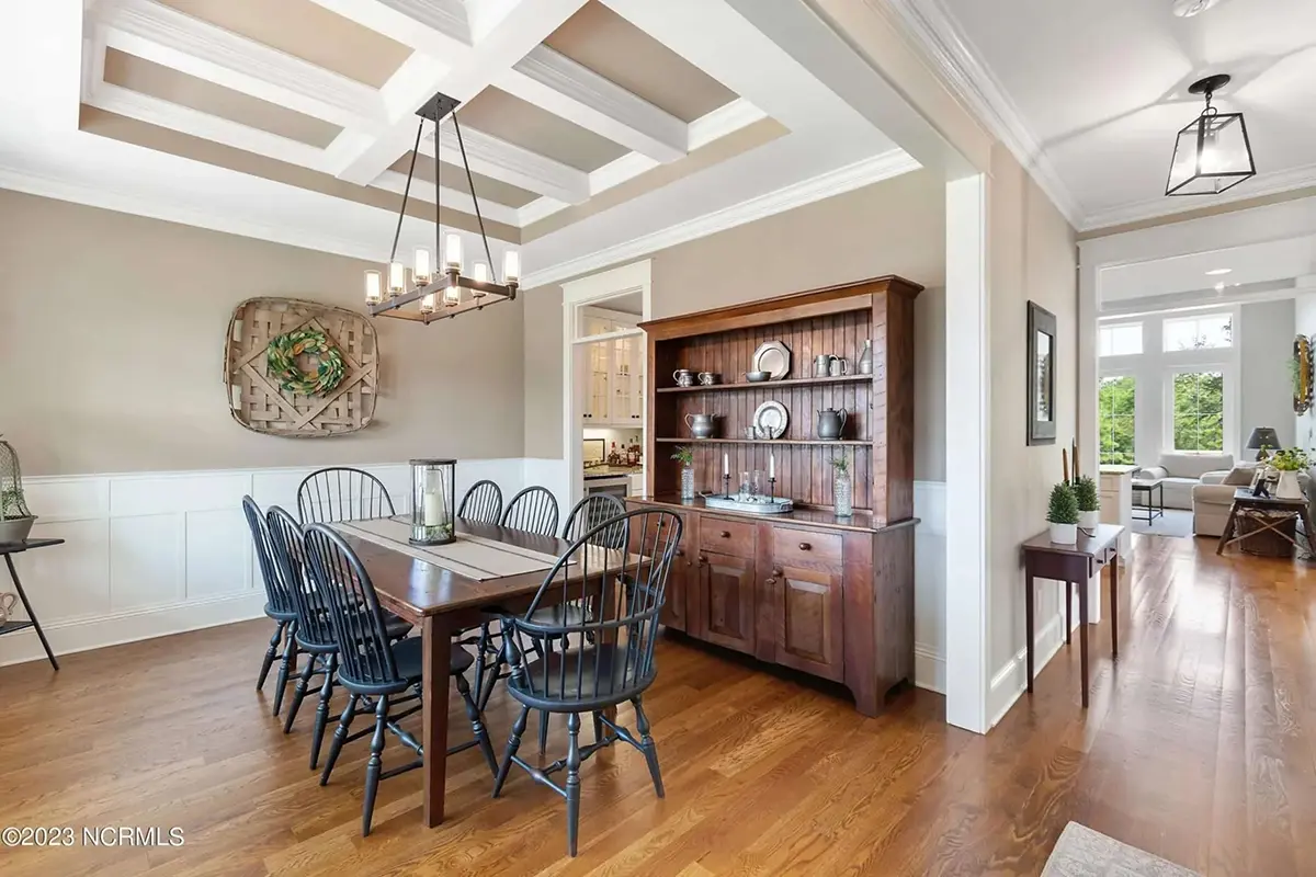 Interior 11 – 1.5-Story House Plan 2663 ft²: 3 Beds, 4 Baths, Open Floor Plan, 2-Car Garage — 94736R