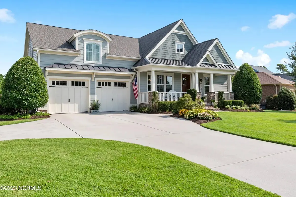 Main Images 3 – 1.5-Story House Plan 2663 ft²: 3 Beds, 4 Baths, Open Floor Plan, 2-Car Garage — 94736R