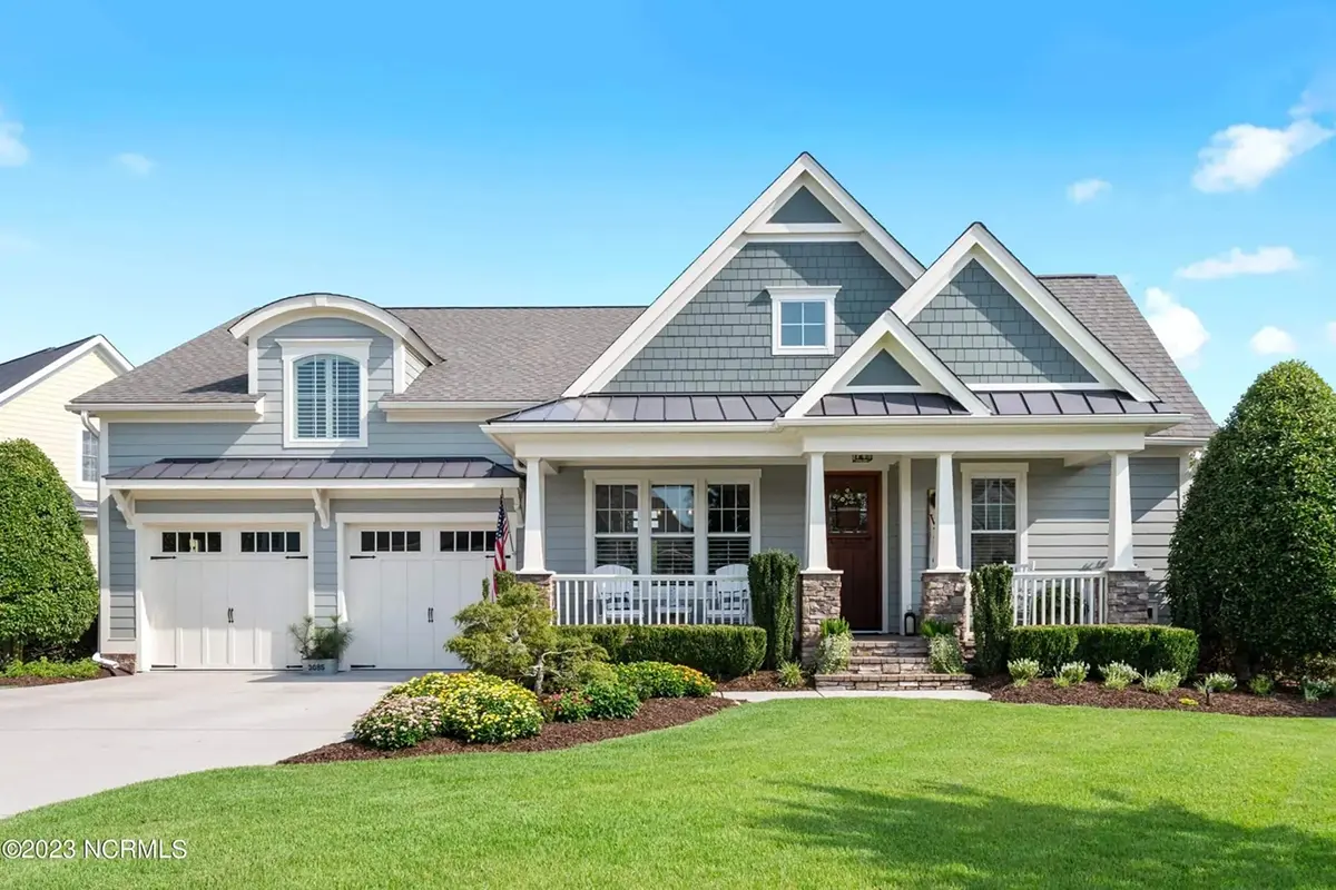 Main Images 2 – 1.5-Story House Plan 2663 ft²: 3 Beds, 4 Baths, Open Floor Plan, 2-Car Garage — 94736R