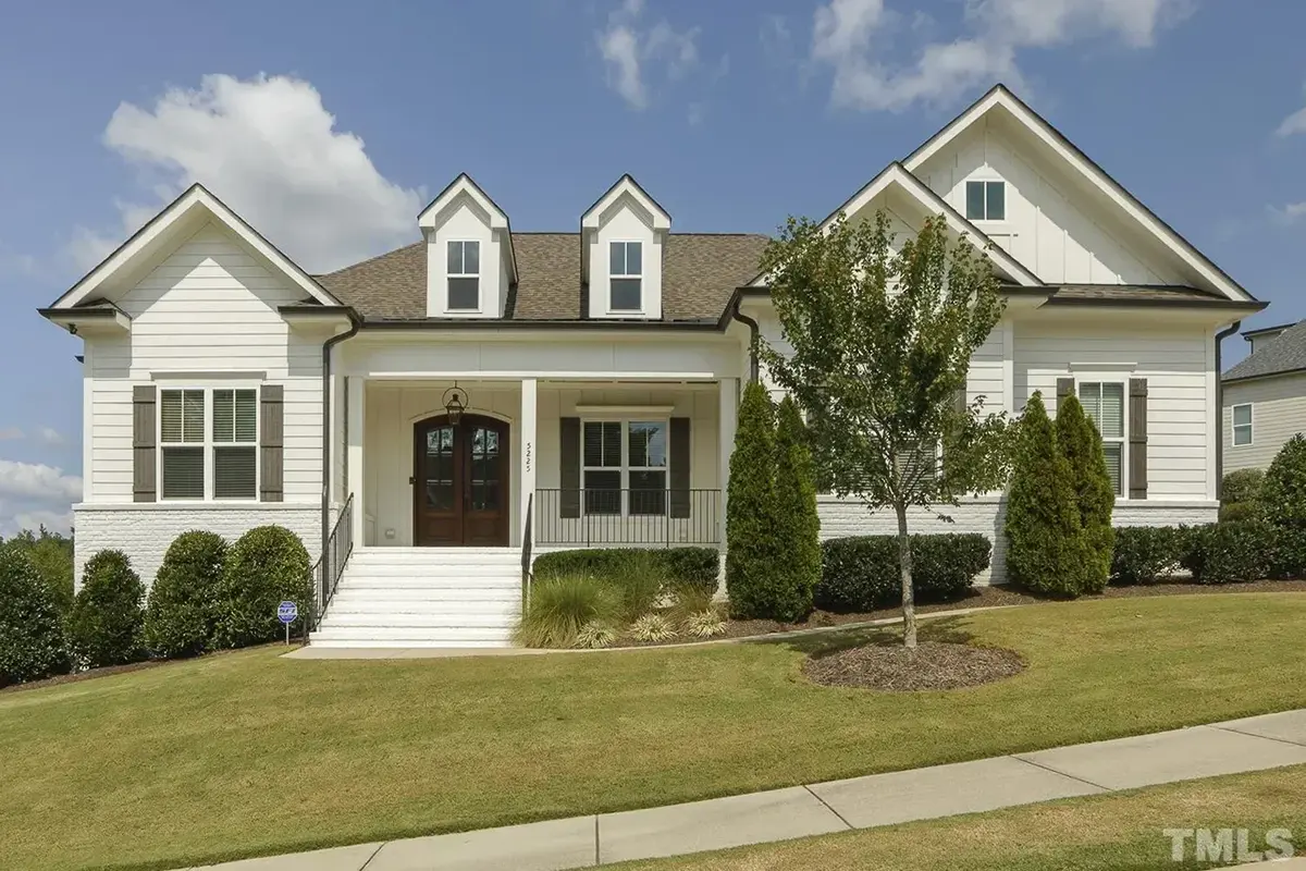 Main Images 4 – 1.5-Story House Plan 3030 ft²: 4 Beds, 3.5 Baths, Open Floor Plan, 3-Car Garage — 59002R