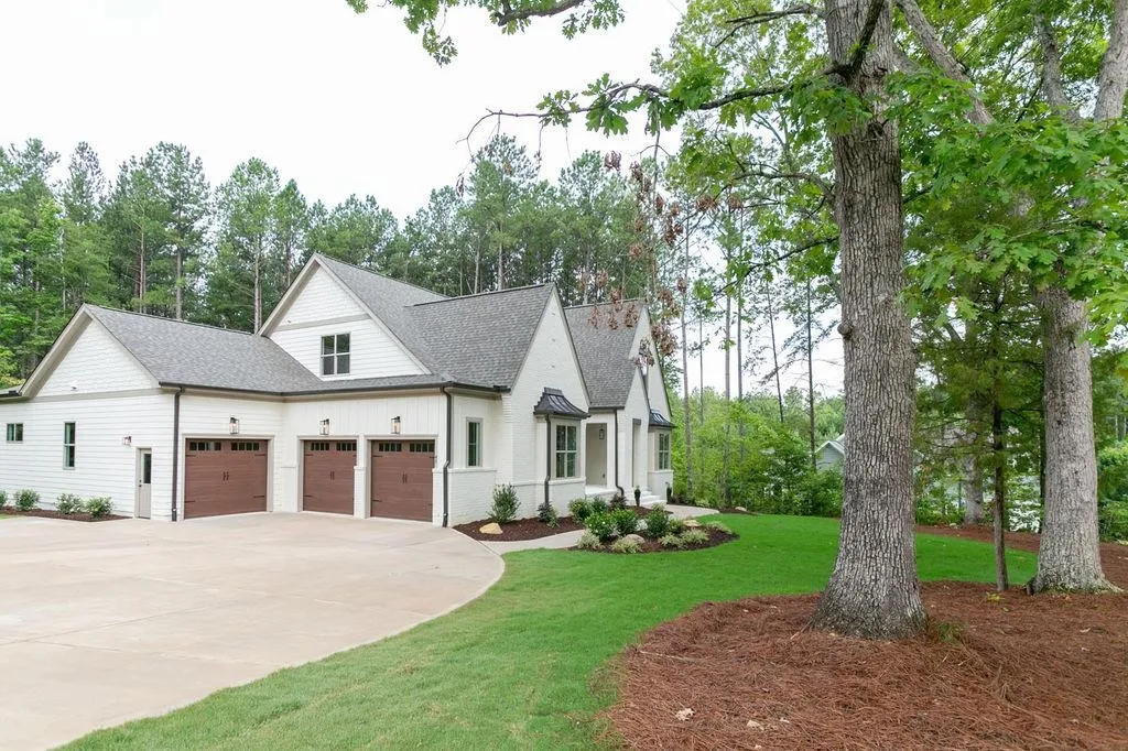 Main Images 6 – 2-Story House Plan 3879 ft², 5 Beds — 82075R
