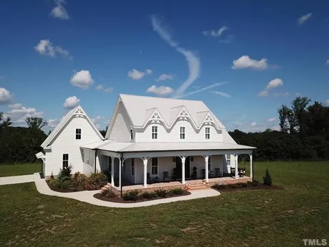 Main Images 3 – 1.5-Story House Plan 2821 ft², 3 Beds — 15170R