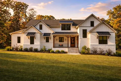 Main Images 3 – 1.5-Story House Plan 4163 ft², 4 Beds — 89710R