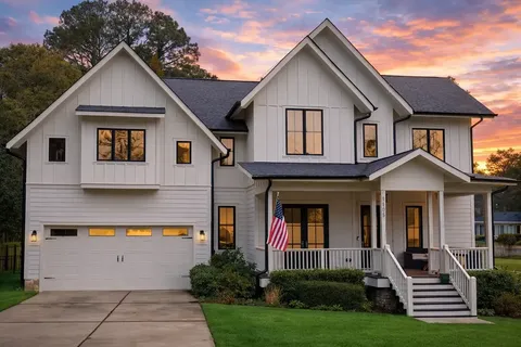 Main Images 4 – 2-Story House Plan 3154 ft², 3 Beds — 21252R