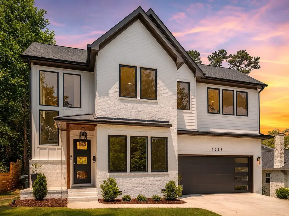 Main Images 2 – 2-Story House Plan 4075 ft², 3 Beds — 61502R