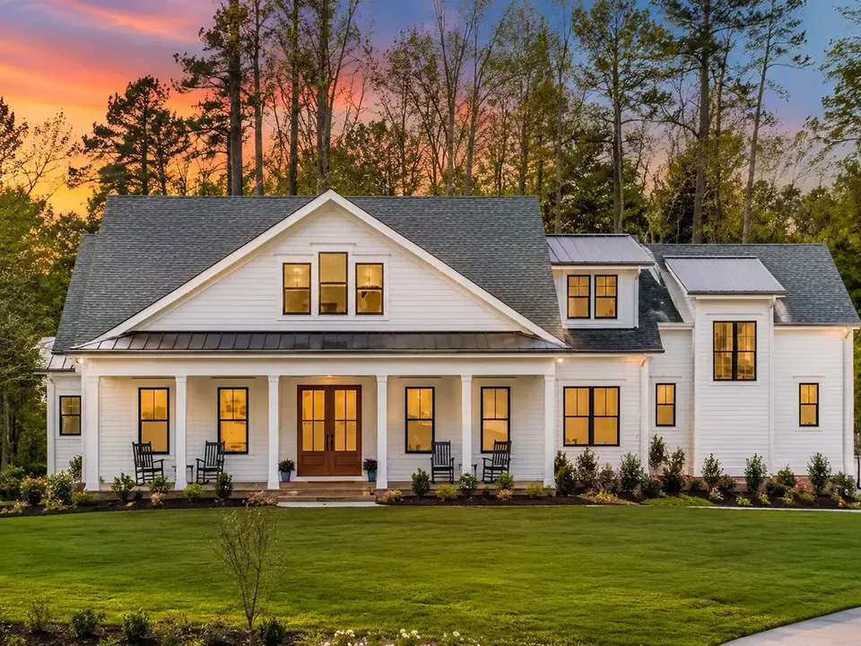 Main Images 2 – 1.5-Story House Plan 4697 ft², 4 Beds — 62850R