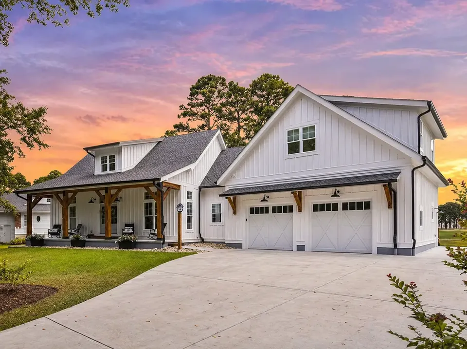 Main Images 2 – 1.5-Story House Plan 3375 ft², 3 Beds — 97889R