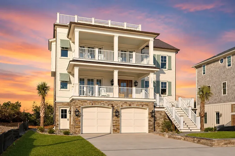 Main Images 2 – 3-Story House Plan 5091 ft², 5 Beds — 67090R