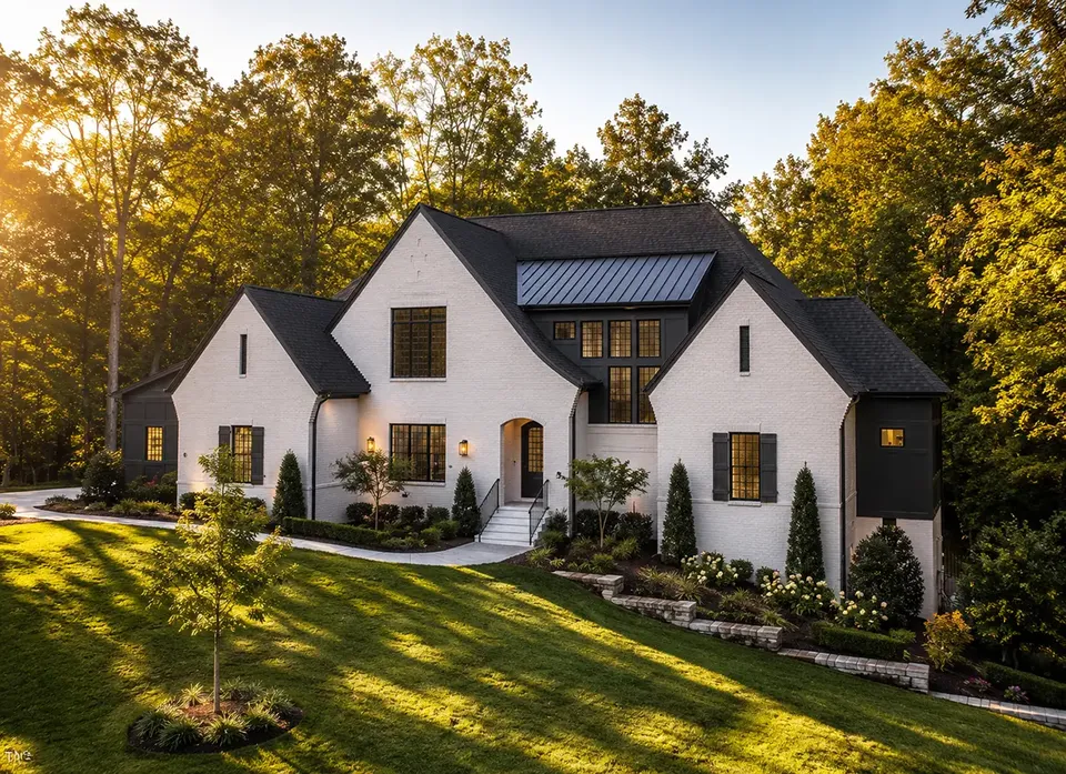 Main Images 2 – 1.5-Story House Plan 4297 ft², 5 Beds — 51547R