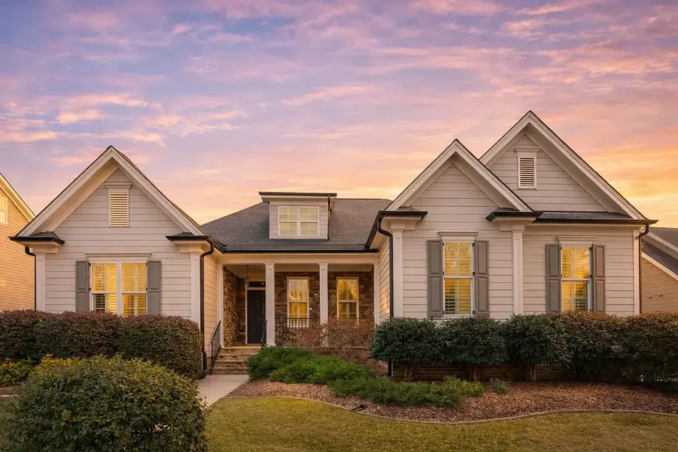 Main Images 2 – 1.5-Story House Plan 2836 ft², 3 Beds — 85125R